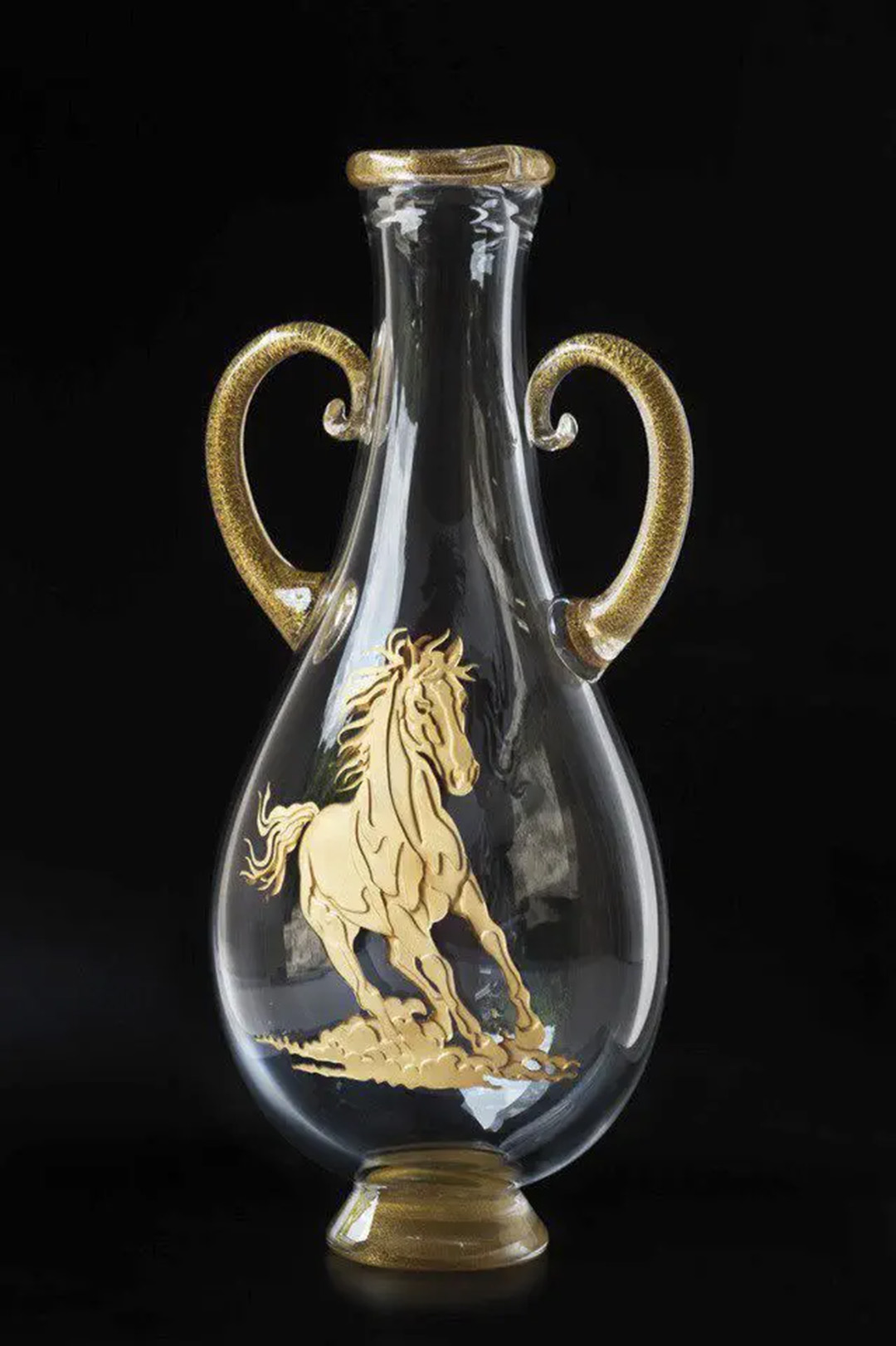 DSC Amphora Drop Horses In Group